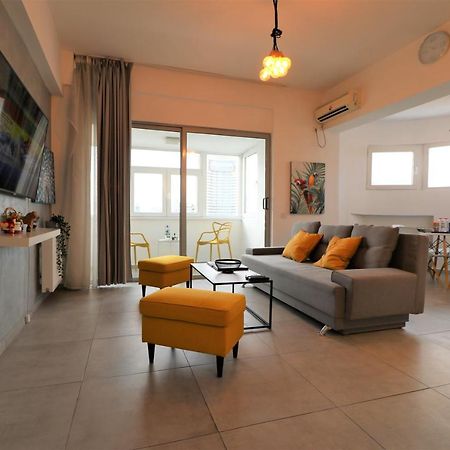 Serenity Heights Apartment: A Panoramic Haven Near Old Town - Free Minibar Bucareste Exterior foto