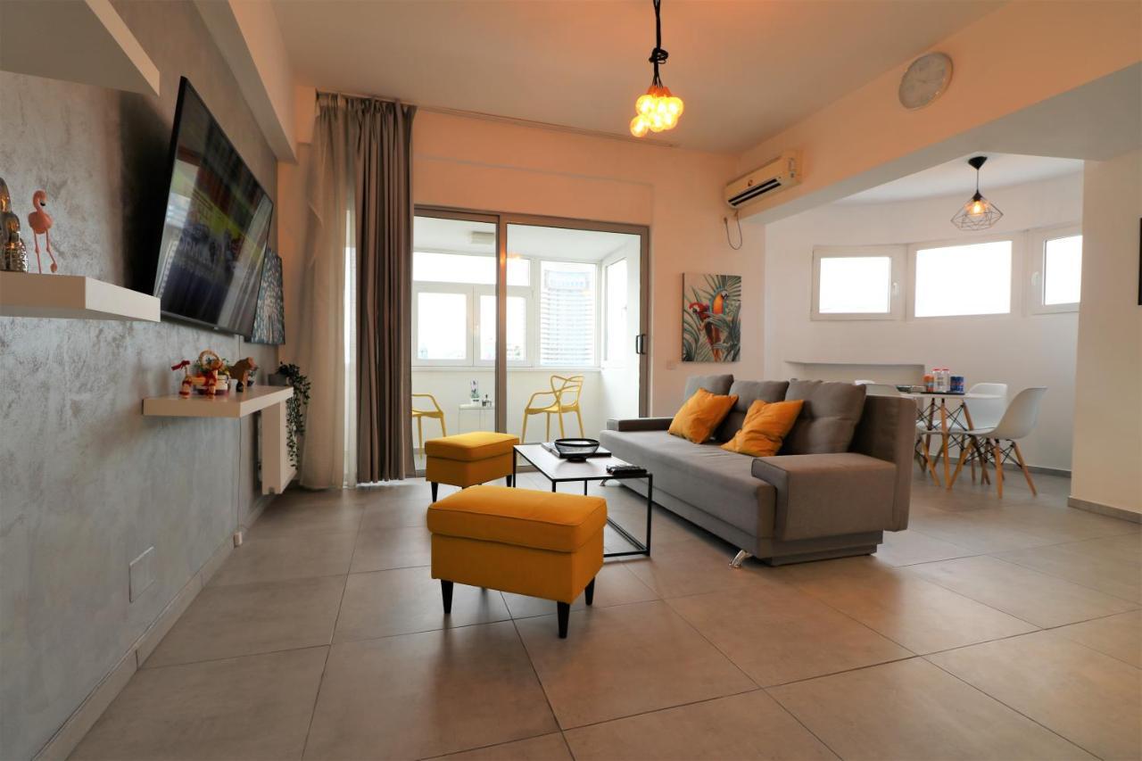 Serenity Heights Apartment: A Panoramic Haven Near Old Town - Free Minibar Bucareste Exterior foto