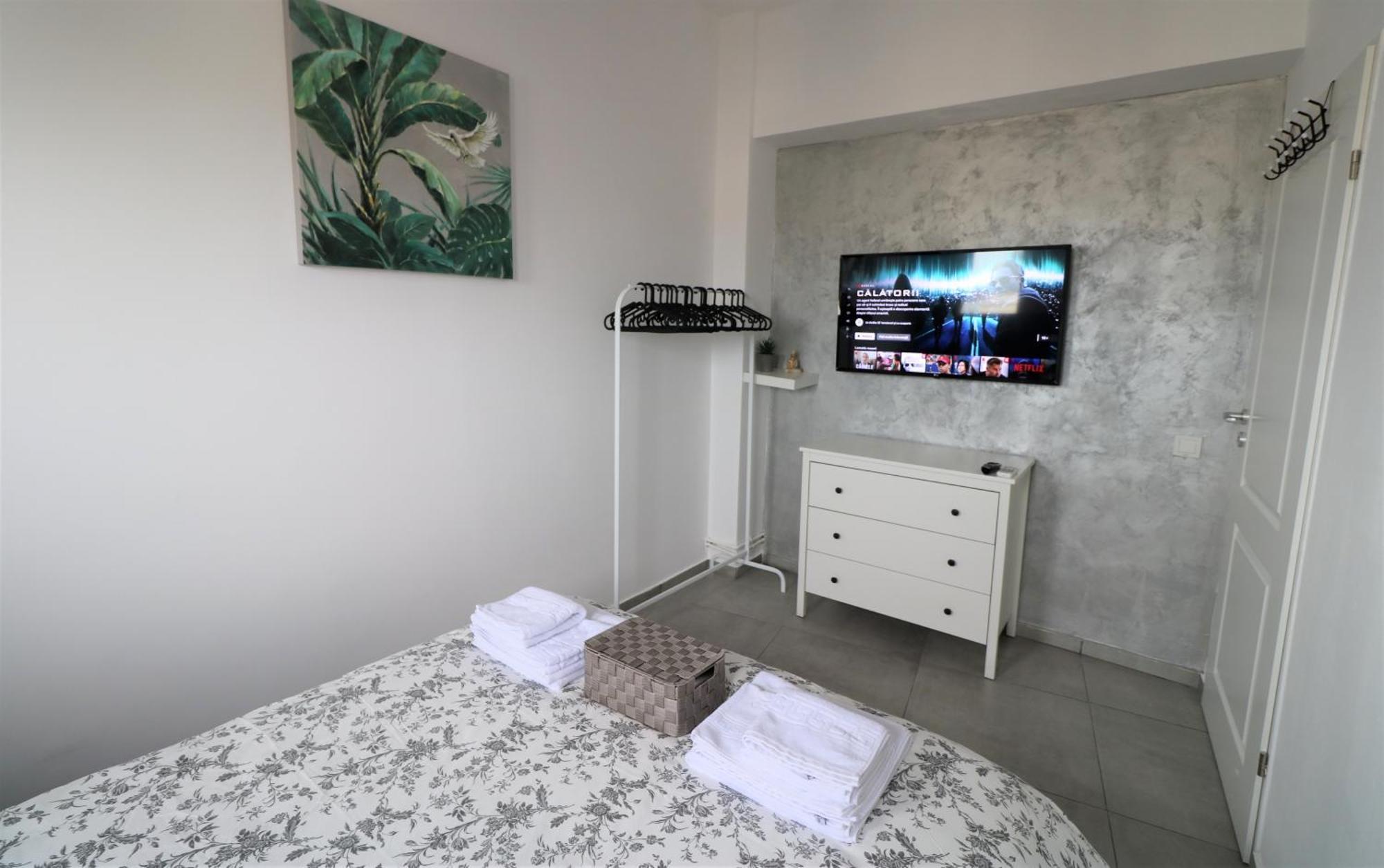Serenity Heights Apartment: A Panoramic Haven Near Old Town - Free Minibar Bucareste Exterior foto