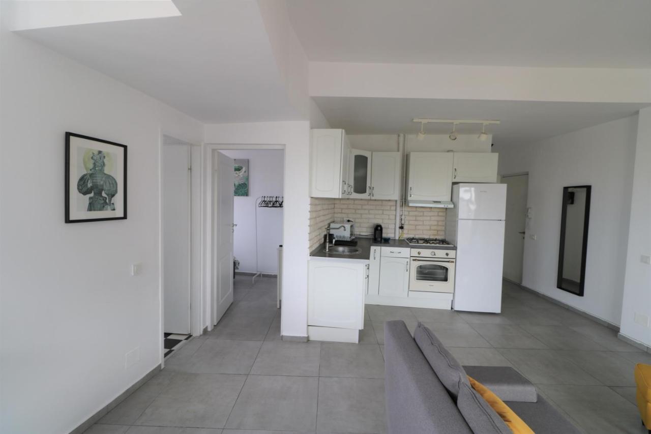 Serenity Heights Apartment: A Panoramic Haven Near Old Town - Free Minibar Bucareste Exterior foto