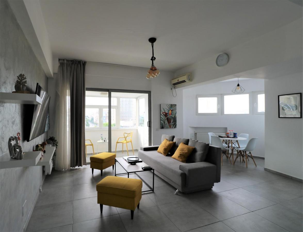 Serenity Heights Apartment: A Panoramic Haven Near Old Town - Free Minibar Bucareste Exterior foto