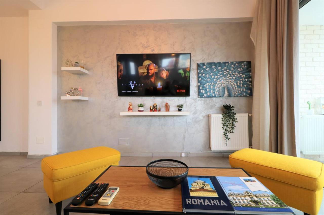 Serenity Heights Apartment: A Panoramic Haven Near Old Town - Free Minibar Bucareste Exterior foto