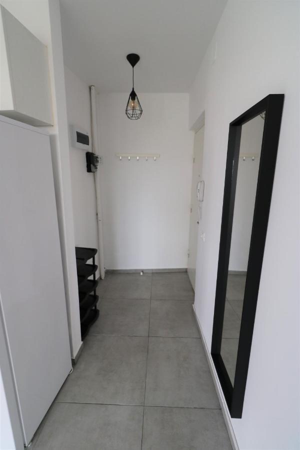 Serenity Heights Apartment: A Panoramic Haven Near Old Town - Free Minibar Bucareste Exterior foto