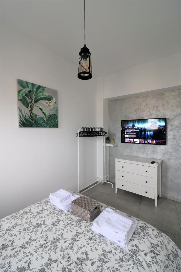 Serenity Heights Apartment: A Panoramic Haven Near Old Town - Free Minibar Bucareste Exterior foto