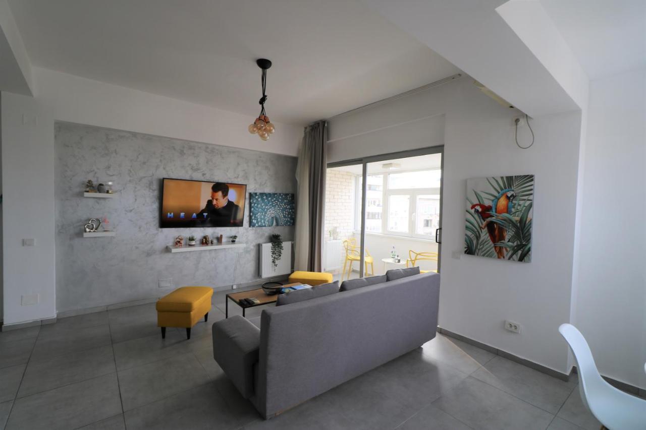 Serenity Heights Apartment: A Panoramic Haven Near Old Town - Free Minibar Bucareste Exterior foto